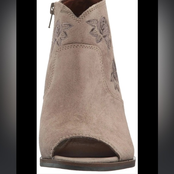 Lucky Brand Listana Boho Embroidered Peep Toe Taupe Heeled Ankle Booties - Picture 2 of 16